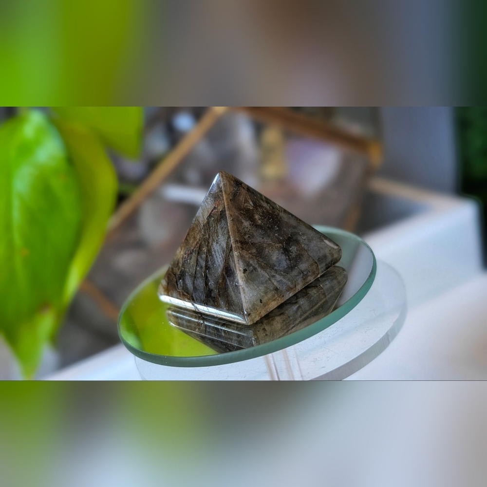 Labradorite Flash Crystal Pyramid